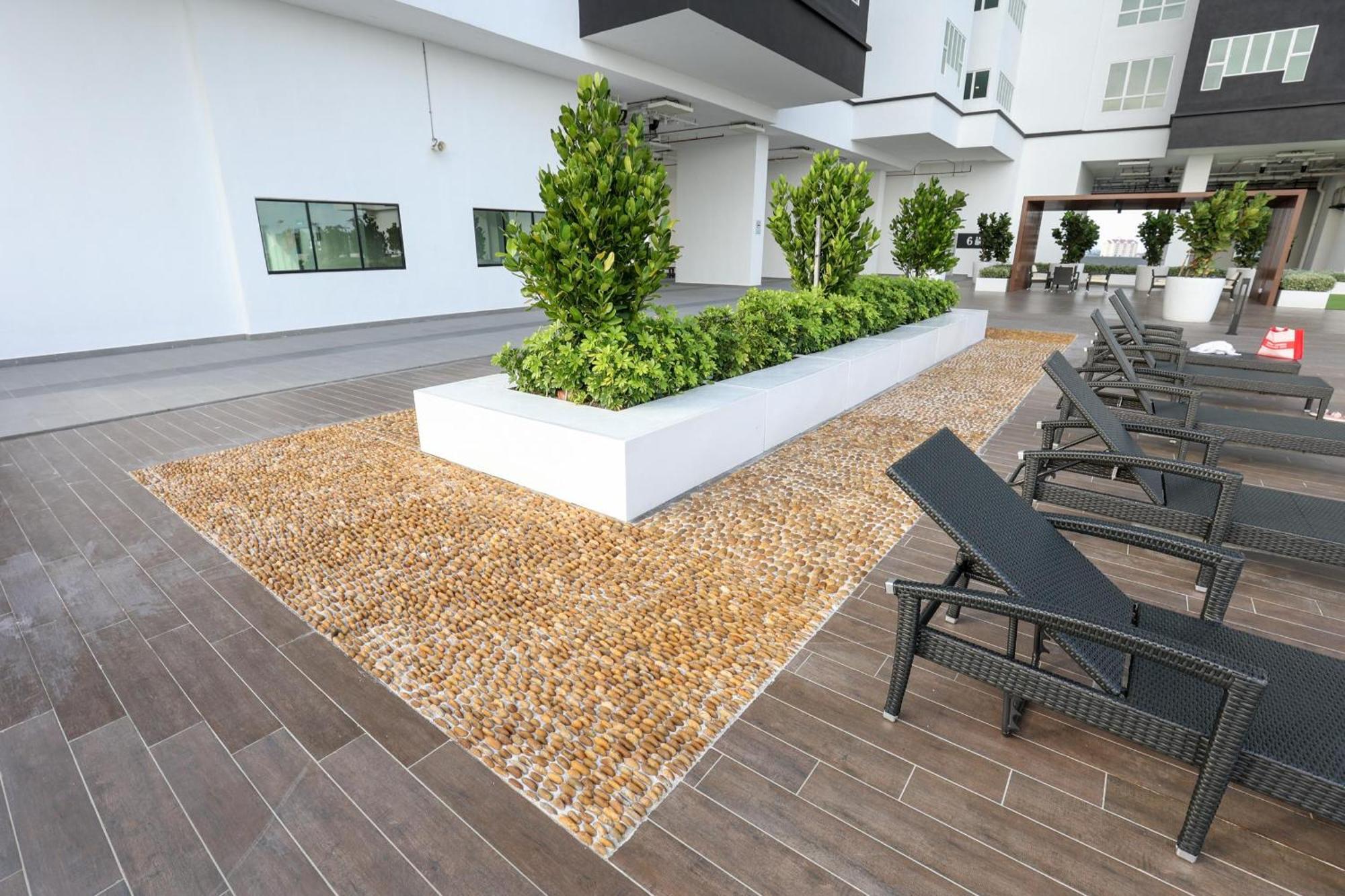 Bites The Dust Seaview Amber Cove 3318 Apartment Malacca