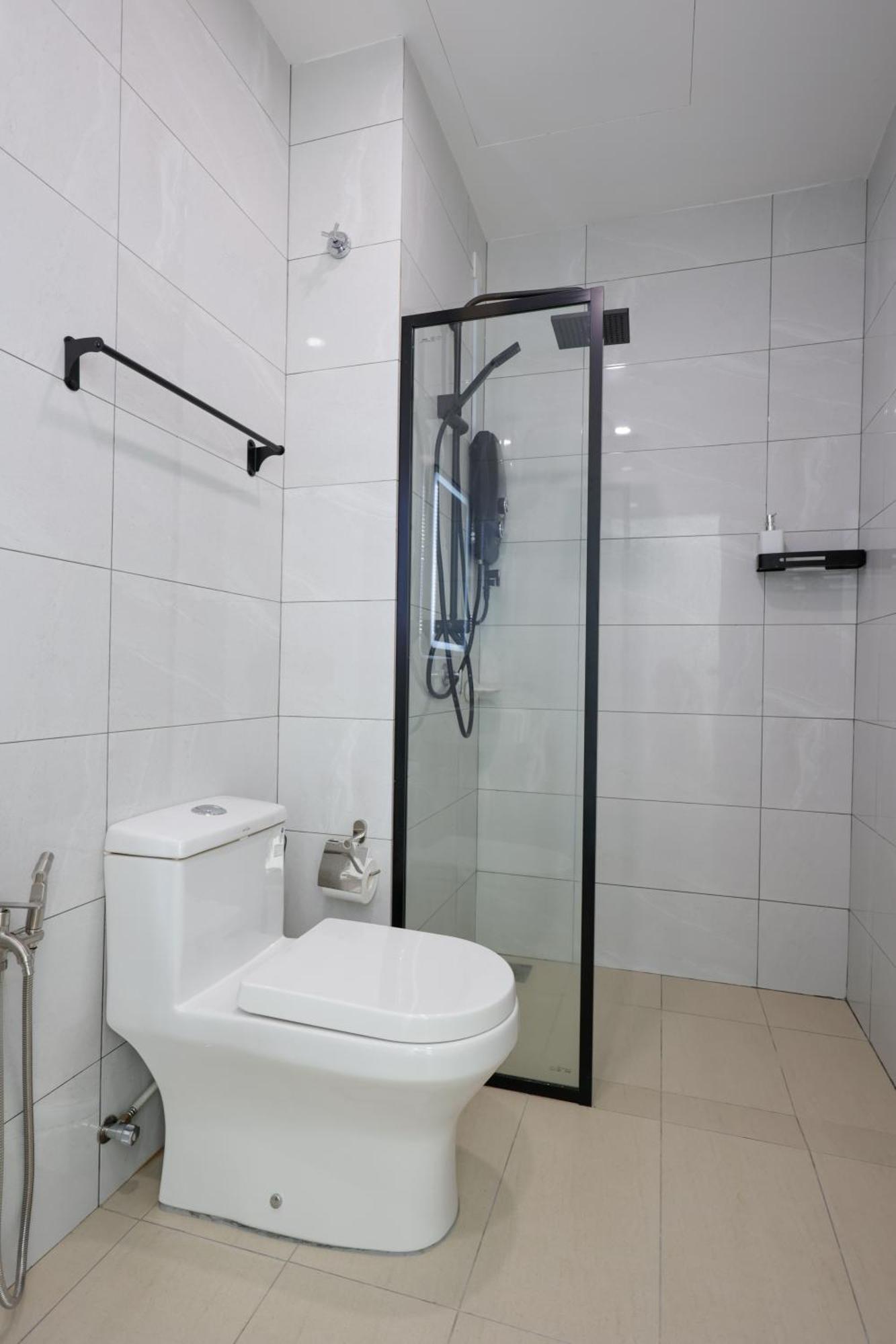 Apartment Bites The Dust Seaview Amber Cove 3318 Malacca